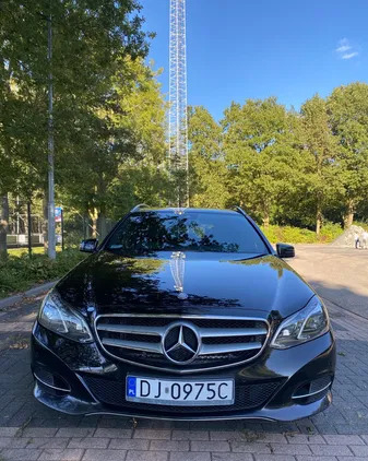 samochody osobowe Mercedes-Benz Klasa E cena 55000 przebieg: 345236, rok produkcji 2013 z Góra